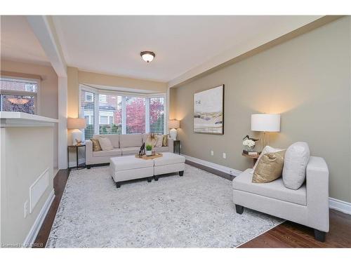 1512 Haws Crescent, Milton, ON - Indoor Photo Showing Living Room