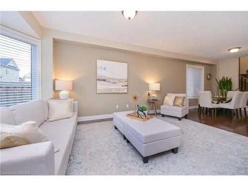 1512 Haws Crescent, Milton, ON - Indoor Photo Showing Living Room