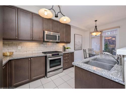 1512 Haws Crescent, Milton, ON - Indoor Photo Showing Kitchen With Double Sink With Upgraded Kitchen