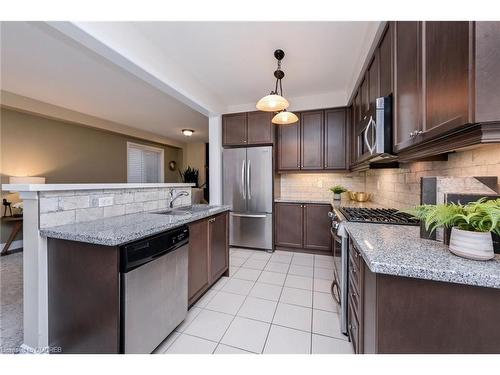 1512 Haws Crescent, Milton, ON - Indoor Photo Showing Kitchen With Upgraded Kitchen