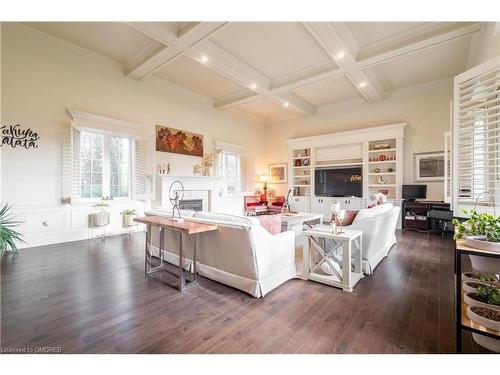 6195 Milburough Line, Burlington, ON - Indoor Photo Showing Living Room