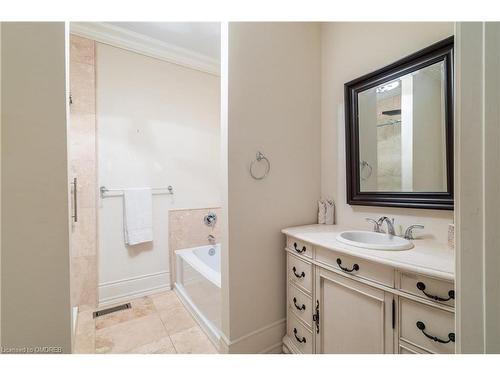 6195 Milburough Line, Burlington, ON - Indoor Photo Showing Bathroom