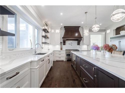 6195 Milburough Line, Burlington, ON - Indoor Photo Showing Kitchen With Upgraded Kitchen