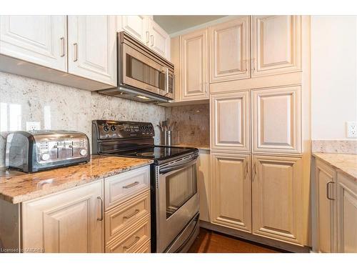 1007-218 Queens Quay, Toronto, ON - Indoor Photo Showing Kitchen