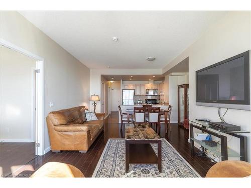 1007-218 Queens Quay, Toronto, ON - Indoor Photo Showing Living Room