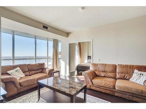 1007-218 Queens Quay, Toronto, ON - Indoor Photo Showing Living Room