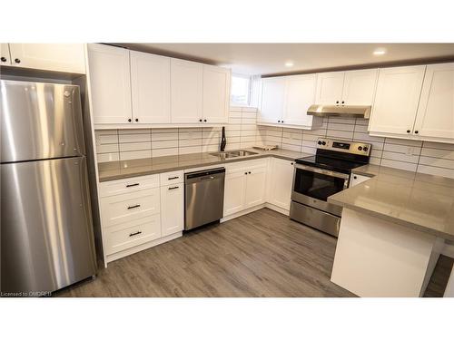 5 Woodelm Drive, St. Catharines, ON - Indoor Photo Showing Kitchen With Double Sink With Upgraded Kitchen