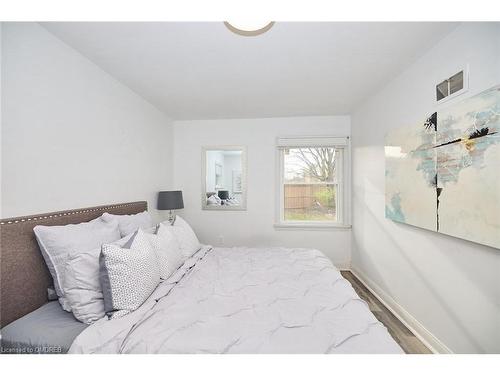 2 Woodgate Avenue, St. Catharines, ON - Indoor Photo Showing Bedroom