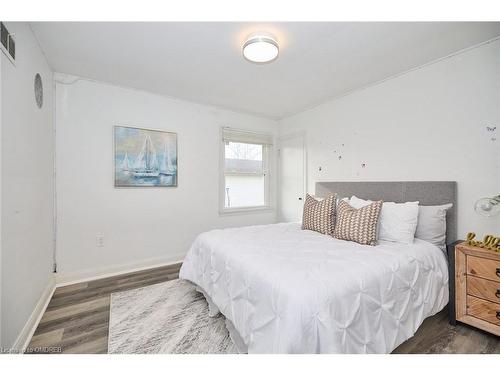 2 Woodgate Avenue, St. Catharines, ON - Indoor Photo Showing Bedroom