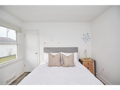 2 Woodgate Avenue, St. Catharines, ON - Indoor Photo Showing Bedroom