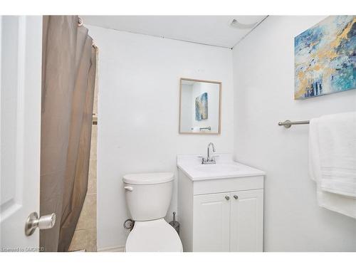 2 Woodgate Avenue, St. Catharines, ON - Indoor Photo Showing Bathroom