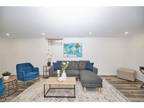 2 Woodgate Avenue, St. Catharines, ON - Indoor Photo Showing Living Room