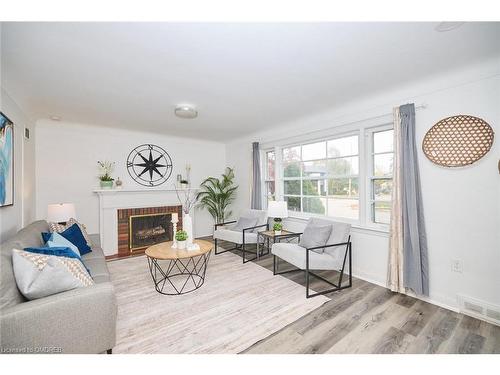 2 Woodgate Avenue, St. Catharines, ON - Indoor Photo Showing Living Room With Fireplace