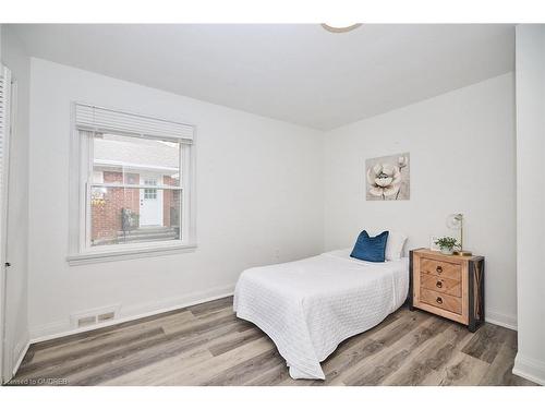 2 Woodgate Avenue, St. Catharines, ON - Indoor Photo Showing Bedroom