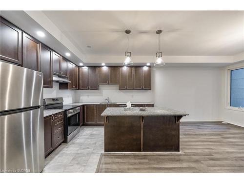 1819 Thames Circle, Milton, ON - Indoor Photo Showing Kitchen With Upgraded Kitchen