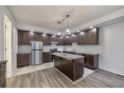 1819 Thames Circle, Milton, ON - Indoor Photo Showing Kitchen