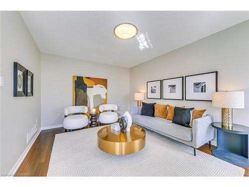 91 Bridgeport Crescent, Ancaster, ON - Indoor Photo Showing Living Room