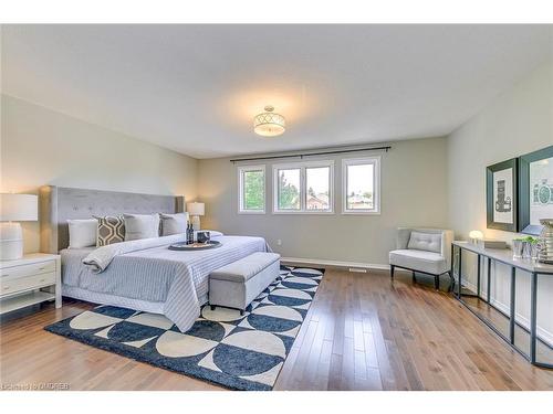 91 Bridgeport Crescent, Ancaster, ON - Indoor Photo Showing Bedroom