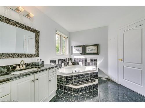 91 Bridgeport Crescent, Ancaster, ON - Indoor Photo Showing Bathroom