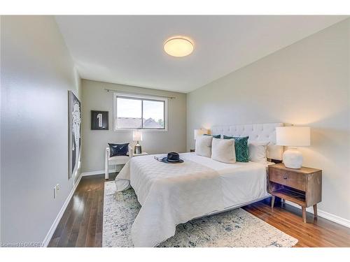 91 Bridgeport Crescent, Ancaster, ON - Indoor Photo Showing Bedroom