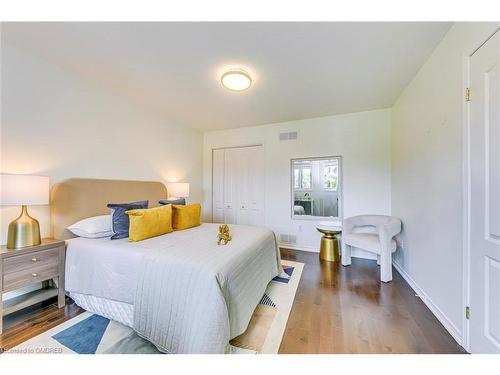 91 Bridgeport Crescent, Ancaster, ON - Indoor Photo Showing Bedroom