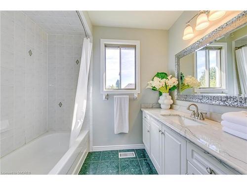 91 Bridgeport Crescent, Ancaster, ON - Indoor Photo Showing Bathroom