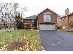 398 Barclay Crescent  Oakville, ON L6J 6H9