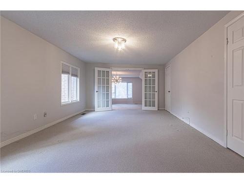 398 Barclay Crescent, Oakville, ON - Indoor Photo Showing Other Room