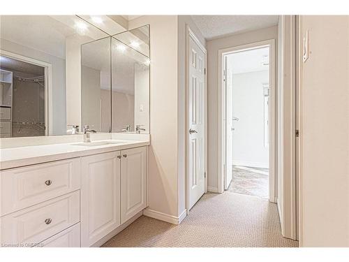 398 Barclay Crescent, Oakville, ON - Indoor Photo Showing Bathroom