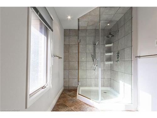 398 Barclay Crescent, Oakville, ON - Indoor Photo Showing Bathroom