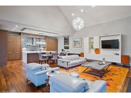 1414 Amber Crescent, Oakville, ON - Indoor Photo Showing Living Room