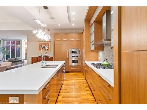 1414 Amber Crescent, Oakville, ON - Indoor Photo Showing Kitchen With Double Sink With Upgraded Kitchen