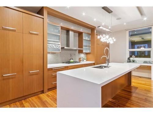 1414 Amber Crescent, Oakville, ON - Indoor Photo Showing Kitchen With Double Sink With Upgraded Kitchen