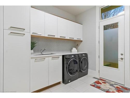 1414 Amber Crescent, Oakville, ON - Indoor Photo Showing Laundry Room