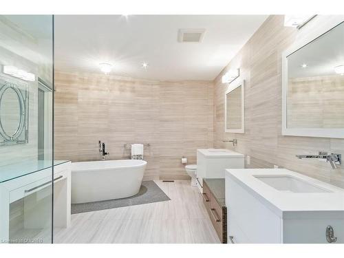 1414 Amber Crescent, Oakville, ON - Indoor Photo Showing Bathroom