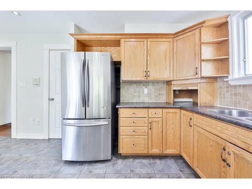 1567 Steveles Crescent, Mississauga, ON - Indoor Photo Showing Kitchen