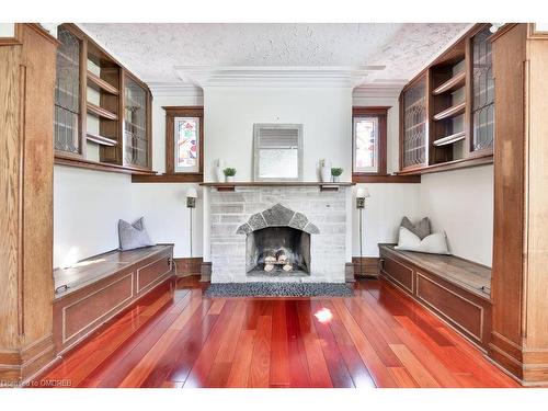 1567 Steveles Crescent, Mississauga, ON - Indoor Photo Showing Living Room With Fireplace