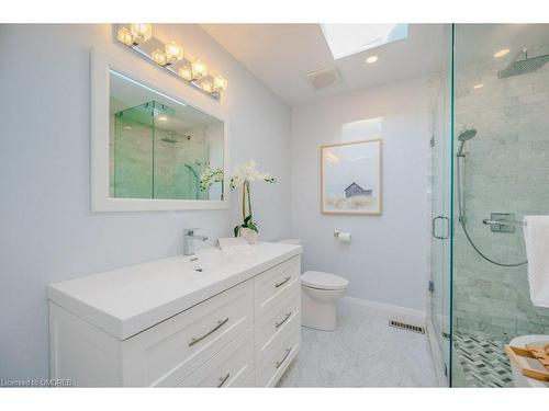 2145 Elmhurst Avenue, Oakville, ON - Indoor Photo Showing Bathroom