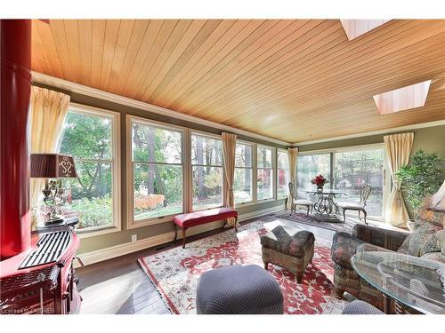 218 Northshore Boulevard W, Burlington, ON - Indoor Photo Showing Living Room