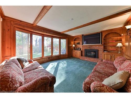 218 Northshore Boulevard W, Burlington, ON - Indoor Photo Showing Living Room With Fireplace