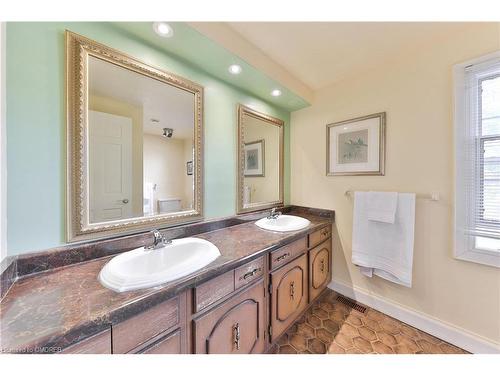 218 Northshore Boulevard W, Burlington, ON - Indoor Photo Showing Bathroom