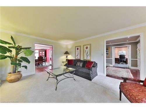 218 Northshore Boulevard W, Burlington, ON - Indoor Photo Showing Living Room