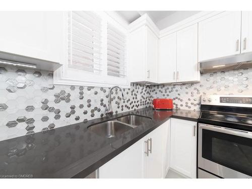 17 Narbonne Crescent, Stoney Creek, ON - Indoor Photo Showing Kitchen With Double Sink