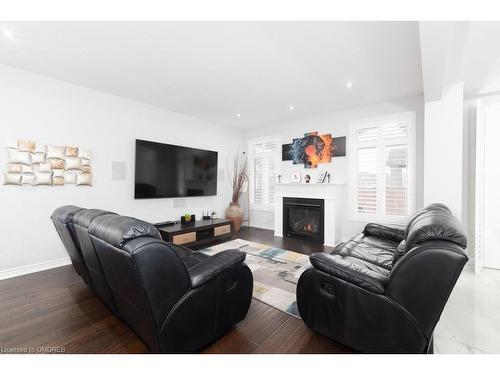 17 Narbonne Crescent, Stoney Creek, ON - Indoor Photo Showing Living Room With Fireplace