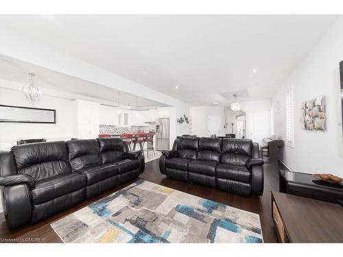 17 Narbonne Crescent, Stoney Creek, ON - Indoor Photo Showing Living Room