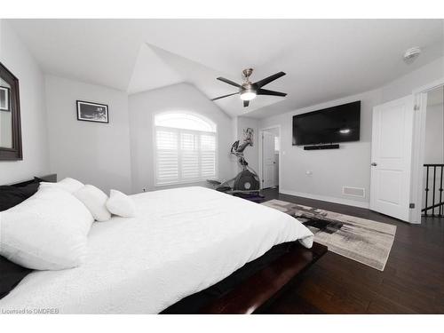 17 Narbonne Crescent, Stoney Creek, ON - Indoor Photo Showing Bedroom