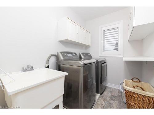 17 Narbonne Crescent, Stoney Creek, ON - Indoor Photo Showing Laundry Room