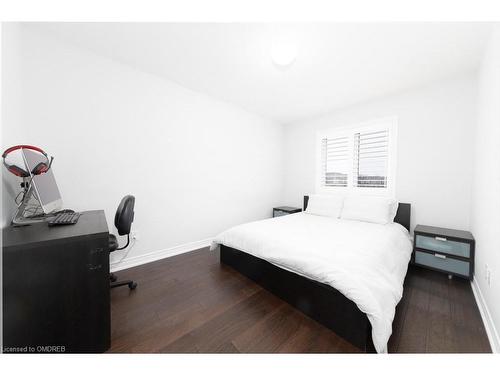 17 Narbonne Crescent, Stoney Creek, ON - Indoor Photo Showing Bedroom