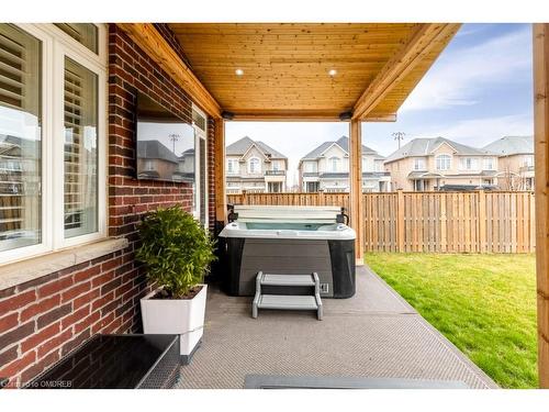 17 Narbonne Crescent, Stoney Creek, ON - Outdoor With Deck Patio Veranda With Exterior