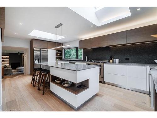 561 Rebecca Street, Oakville, ON - Indoor Photo Showing Kitchen With Upgraded Kitchen